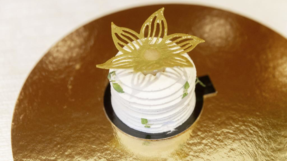 Le dessert “poires feuilles shiso” de Mathieu Leveque.