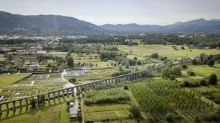 En Toscane, vue aérienne de l'ancien aqueduc près de Lucques, ville natale du compositeur d'opéras Puccini. En Toscane, vue aérienne de l'ancien aqueduc près de Lucques, ville natale du compositeur d'opéras Puccini.