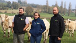 Eleveurs de Saveurs Iséroises incarne le concept de « système alimentaire du milieu » : une commercialisation locale avec très peu d'intermédiaires. De gauche à droite : Jean-Baptiste Villeton, Nathalie Grosjean et Clément Guillaud.