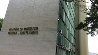 Le ministre de l'Agriculture brésilien s'était joint à la profession pour condamner la position d'Alexandre Bompard.