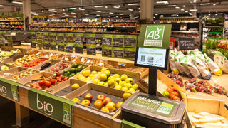 La hausse du chiffre d'affaires des ventes de produits spécialisés bio est poussée par la vente des fruits et légumes. La hausse du chiffre d'affaires des ventes de produits spécialisés bio est poussée par la vente des fruits et légumes.