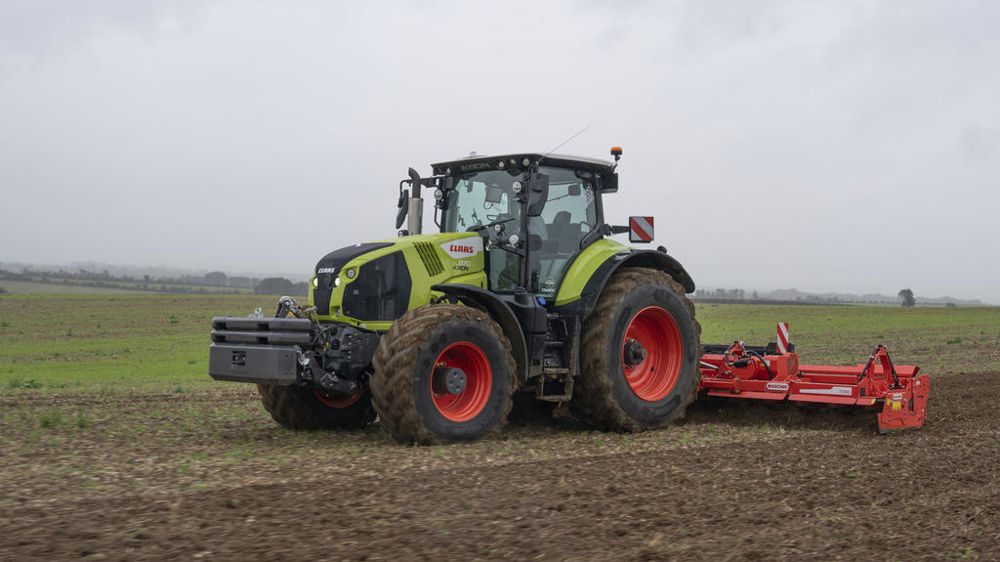 Claas Axion 870 CMatic : Une cabine qui satisfait tout le monde Claas Axion 870 CMatic : Une cabine qui satisfait tout le monde