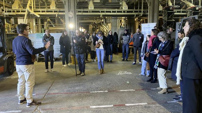 Sébastien Billard, responsable d'Union bio semences à Maisse (Essonne), a fait visiter la station de semences spécialisée en bio aux acteurs de la filière, jeudi 28 novembre.