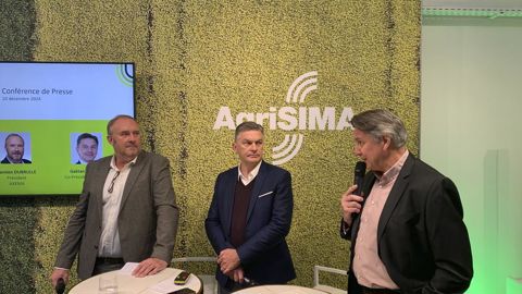 De gauche à droite, Damien Dubrulle, président de l'Axema, Gaétan Ménard  et Frédéric Bondoux ont voulu réinventer le grand salon du machinisme agricole français.