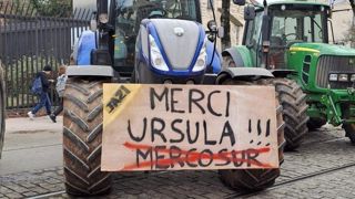 Mercredi 11 décembre, les syndicats agricoles ont poursuivi leurs mobilisations (ici à Dijon). Mercredi 11 décembre, les syndicats agricoles ont poursuivi leurs mobilisations (ici à Dijon).