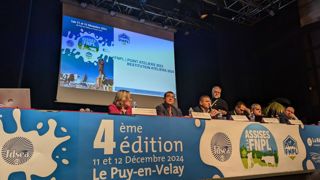 Le bureau de la FNPL lors des quatrièmes assises du syndicat : Marie-Andrée Luherne (vice-présidente), Eric Richard (président de la section laitière de la FDSEA 43), Yohann Barbe (président), Benjamin Guillaumé (directeur), Stéphane Joandel (secrétaire général), Ludovic Blin (vice-président). Le bureau de la FNPL lors des quatrièmes assises du syndicat : Marie-Andrée Luherne (vice-présidente), Eric Richard (président de la section laitière de la FDSEA 43), Yohann Barbe (président), Benjamin Guillaumé (directeur), Stéphane Joandel (secrétaire général), Ludovic Blin (vice-président).