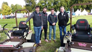 L'équipe de Grasshopper France avec, de gauche à droite, Mathieu Tireau, Florient Sintes, Valentin Hautreux avec Ray Garvey, responsable du développement de Grasshopper à l'international.