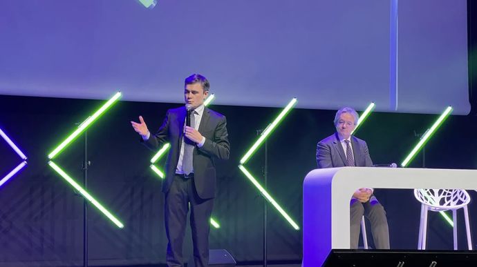 Paul-Yves L’Anthoën, directeur général, et Xavier Boulat, directeur adjoint et Daf d'Axéréal, jeudi 12 décembre, lors de l'assemblée générale du groupe, à Orléans (Loiret).