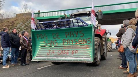 Blocage de l'autoroute A16  Beauvais le 31 janvier