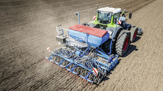 Le Solitair MR est la nouvelle offre de semoirs combinés portés de Lemken. Le Solitair MR est la nouvelle offre de semoirs combinés portés de Lemken.