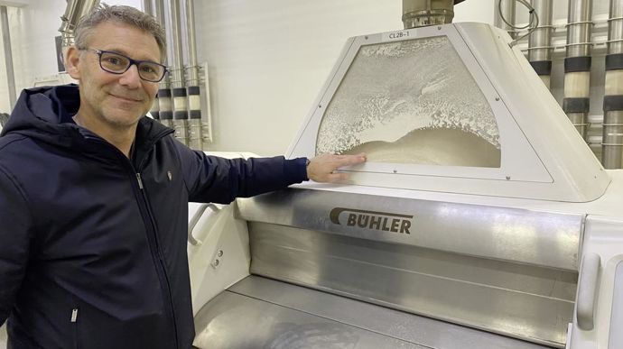 « Notre objectif est de produire 15 000 sacs de 25 kg par jour pour remplir nos 35 camions quotidiens », fait savoir Luc Peinturier, chef des ventes marchés nationaux.