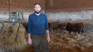 Guillaume Aurel cherche à valoriser au mieux ses 15 ha dédiés aux cultures pour engraisser efficacement ses jeunes bovins.