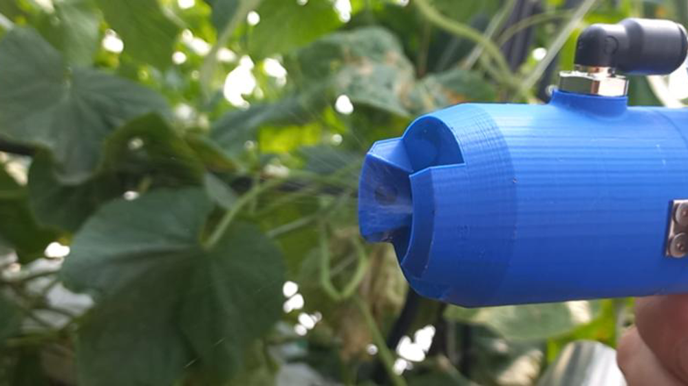 Lauréat du prix de bronze au concours Sival innovation 2025, Sprayvent garantit une survie et une répartition optimales des acariens prédateurs.