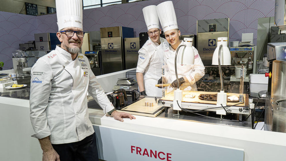 L'équipe de France, avec Hervé Dartois, Allan Cartignies et Enzo Baptista.