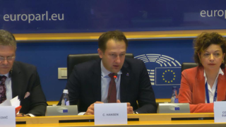 Le commissaire à l'Agriculture a dit à nouveau la nécessité de rendre l'agriculture européenne plus compétitive. Le commissaire à l'Agriculture a dit à nouveau la nécessité de rendre l'agriculture européenne plus compétitive.