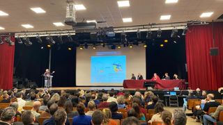 La journée « Palette végétale urbaine » proposée par Verdir et Valhor a rassemblé quelque 250 personnes. Preuve que le sujet d’adapter la palette végétale aux enjeux de demain et de mettre en adéquation le disponible en pépinière et les choix retenus lors des conceptions intéresse fortement !