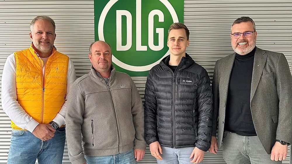 De gauche à droite, Sven Bümmerstede, Heinrich Wilking, Raphael Korte et Christian Grachtrup, le directeur de DLG TestService GmbH. De gauche à droite, Sven Bümmerstede, Heinrich Wilking, Raphael Korte et Christian Grachtrup, le directeur de DLG TestService GmbH.