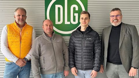 De gauche à droite, Sven Bümmerstede, Heinrich Wilking, Raphael Korte et Christian Grachtrup, le directeur de DLG TestService GmbH. De gauche à droite, Sven Bümmerstede, Heinrich Wilking, Raphael Korte et Christian Grachtrup, le directeur de DLG TestService GmbH.