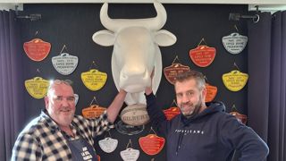 Bruno Henry, restaurateur et Frédéric Baudet, éleveur de porcs (de gauche à droite), seront présents au salon pour cuisiner pour « Les Amis du salon ». Bruno Henry, restaurateur et Frédéric Baudet, éleveur de porcs (de gauche à droite), seront présents au salon pour cuisiner pour « Les Amis du salon ».