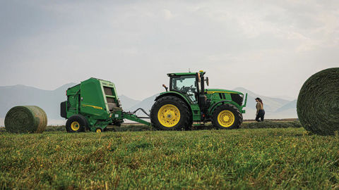Le chiffre d'affaires de la division agriculture de production et de précision de John Deere a chuté de 37 % sur la période. Le chiffre d'affaires de la division agriculture de production et de précision de John Deere a chuté de 37 % sur la période.