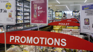 Emmanuel Macron refuse que les agriculteurs soient la variable d’ajustement des négociations commerciales entre les distributeurs et leurs fournisseurs. Emmanuel Macron refuse que les agriculteurs soient la variable d’ajustement des négociations commerciales entre les distributeurs et leurs fournisseurs.