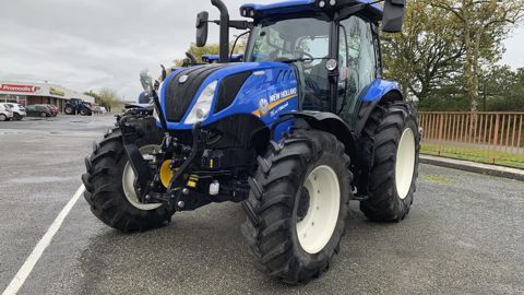 Le New Holland T6 abrite un moteur à quatre ou six cylindres, selon le modèle. Ce bloc est fabriqué par l'usine CNH Industrial de Bourbon-Lancy, en Saône-et-Loire.