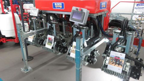 Oliver : la bineuse de précision Colibri s’adapte sur butte