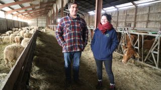 « Les prairies humides et les tourbières peu productives ne manquent pas d'intérêt dans notre contexte de réchauffement climatique », soulignent Pascal Breuil à côté de Leslie Fruleux de la chambre d'agriculture de la Corrèze.