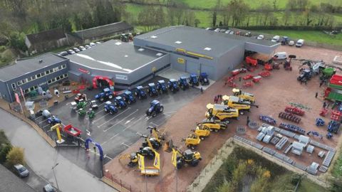 Le groupe Douillet compte 10 bases représentant les matériels New Holland et Case IH. Le groupe Douillet compte 10 bases représentant les matériels New Holland et Case IH.
