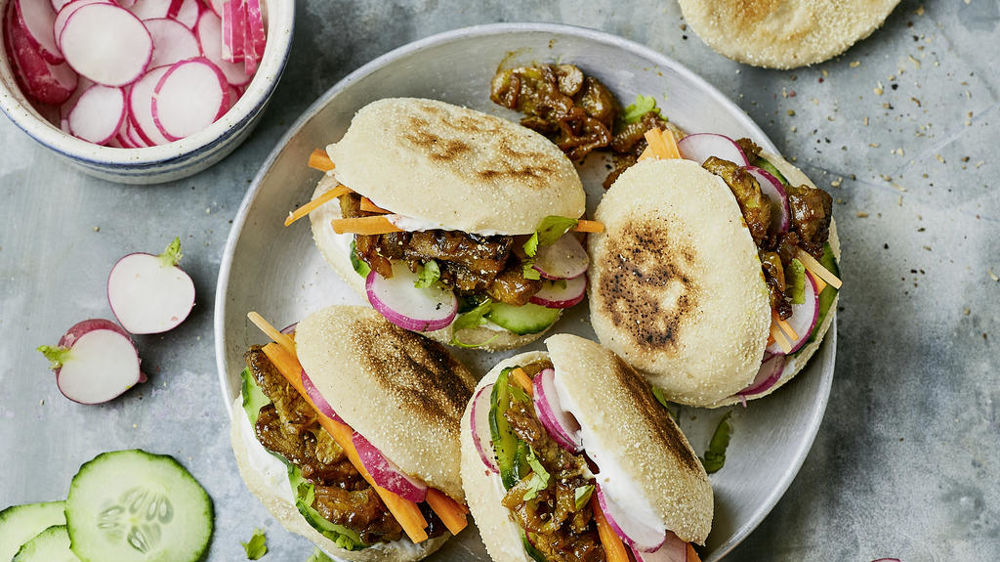 Petits sandwichs batbouts à l’agneau confit