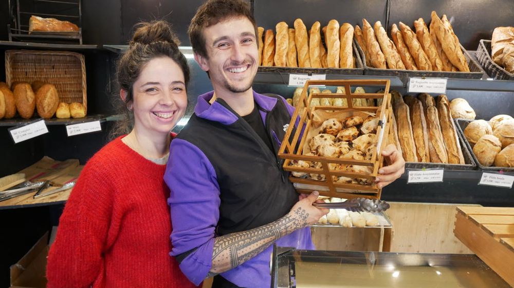 Naïm Messahli et Aurélie Bayre, de la boulangerie de Miremont, en Haute-Garonne trouvent que ces petits pains sont « un beau plus dans une boulangerie ».