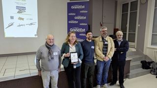 Signature du contrat pour la filière apicole pour 2025-2027. La Région étant représentée par Béatrice Moreau, vice-présidente en charge de l’agriculture, et l’ADA par Julien Nageleisen (deuxième en partant de la droite), apiculteur professionnel dans les Vosges. Signature du contrat pour la filière apicole pour 2025-2027. La Région étant représentée par Béatrice Moreau, vice-présidente en charge de l’agriculture, et l’ADA par Julien Nageleisen (deuxième en partant de la droite), apiculteur professionnel dans les Vosges.