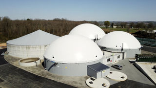 Fin 2023, la France comptait 1 911 méthaniseurs, essentiellement des petites et moyennes unités agricoles qui bénéficient de différents dispositifs de soutien. Fin 2023, la France comptait 1 911 méthaniseurs, essentiellement des petites et moyennes unités agricoles qui bénéficient de différents dispositifs de soutien.