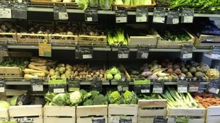 Entre 2019 et 2024, la consommation de fruits et légumes frais a chuté en France. Entre 2019 et 2024, la consommation de fruits et légumes frais a chuté en France.