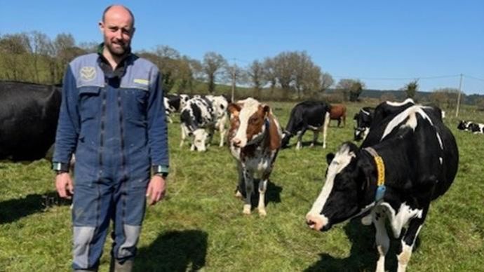 Pas question, pour Charles, de renoncer au confort de vie en tant que salarié.