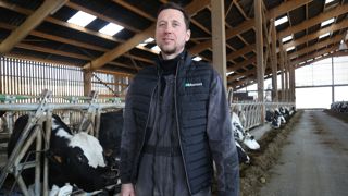 « Avec trois fourrages de base dans la ration, je limite les risques de mauvaises récoltes », indique Alexandre Couchot.