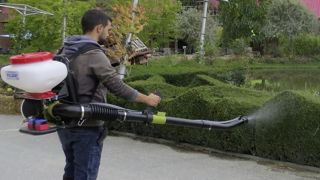 Grâce au réservoir en surpression, la hauteur de diffusion peut atteindre 3,5 m, rendant le Pulzor adapté pour des arbres de parcs et jardins.