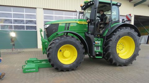 L'EZ Ballast avait été présenté en 2015 à Agritechnica sur les John Deere 7R.