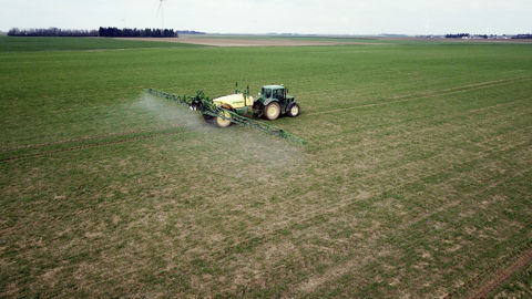 Générations futures et la Fondation pour la nature et l’homme (FNH) regrettent la validation du principe « pas d’interdiction sans solution » de la loi d'orientation agricole concernant les phytos. Générations futures et la Fondation pour la nature et l’homme (FNH) regrettent la validation du principe « pas d’interdiction sans solution » de la loi d'orientation agricole concernant les phytos.