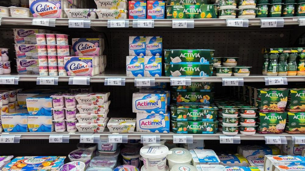 Produits laitiers dans un rayon de supermarché