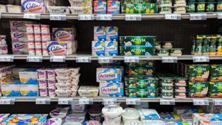 En grande distribution, la consommation de produits laitiers frais a augmenté de 1,2 % en volume sur un an. En grande distribution, la consommation de produits laitiers frais a augmenté de 1,2 % en volume sur un an.