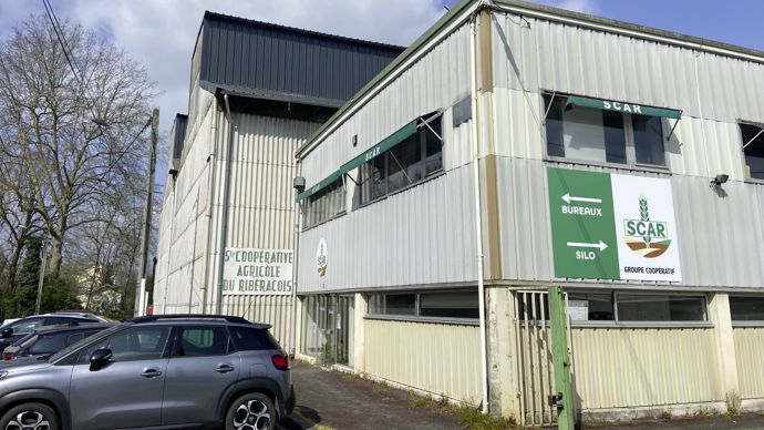 Le siège de la Scar (photo) est situé à Ribérac, en Dordogne. La coopérative est aussi implantée en Charente, où se trouve le siège du groupe Océalia, à Cognac.