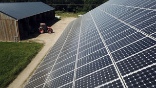 Malgré des avancées saluées, Enerplan et le Ser regrettent les annonces faites pour le photovoltaïque de moins de 500 kW sur toiture qui restent « très défavorables » à la filière. Malgré des avancées saluées, Enerplan et le Ser regrettent les annonces faites pour le photovoltaïque de moins de 500 kW sur toiture qui restent « très défavorables » à la filière.