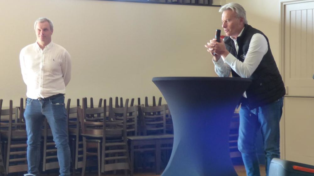 Serge Moly au micro lors de l'AG de Lactalis le 18 mars 2025