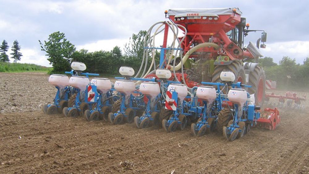 Avec une météo clémente prévue pour le début du mois d'avril, certains éleveurs seront tentés de débuter les semis de maïs fourrage. 