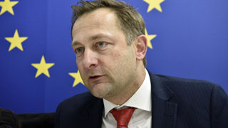 Le commissaire européen à l’Agriculture, Christophe Hansen, a déclaré à l'AFP que l'Union européenne prévoit de réduire les importations de produits agricoles ukrainiens à partir de juin.