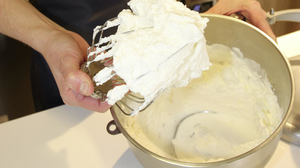 Une crème bien serrée favorise la stabilité du foisonnement dans le temps.