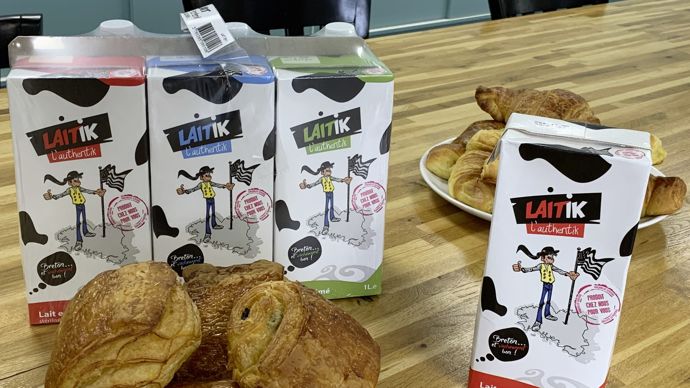 Sur le marché du lait UHT très concurrencé, la Sica Laitik positionne sa brique à 1€ sans bouchon et à 1,10€ avec bouchon. Elle est détenue par 58 actionnaires dont 25 producteurs de lait.