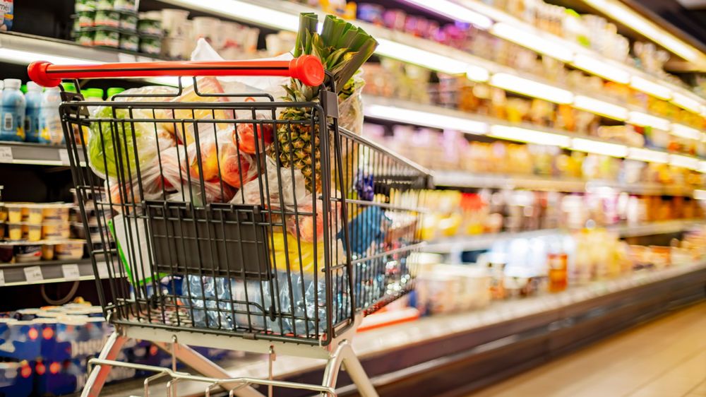Un encadrement du « seuil de revente à perte » (dit SRP+10) sur les denrées alimentaires est imposé à la grande distribution.