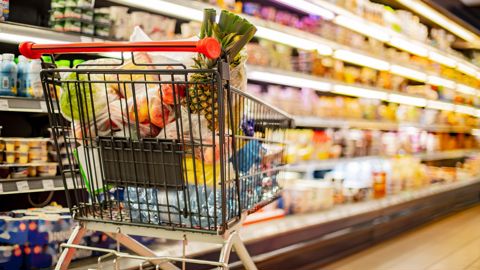 Un encadrement du « seuil de revente à perte » (dit SRP+10) sur les denrées alimentaires est imposé à la grande distribution. Un encadrement du « seuil de revente à perte » (dit SRP+10) sur les denrées alimentaires est imposé à la grande distribution.